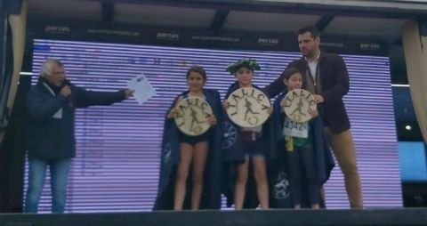 La atleta roteña junto a las otras integrantes del podio