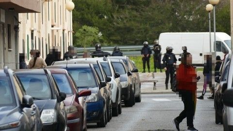 La presencia policial ha llamado la atenci&oacute;n de curiosos