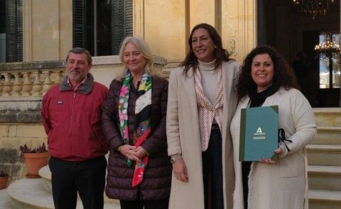 La delegada municipal de Educación junto a la consejera, delegada del Gobierno y delegado territorial