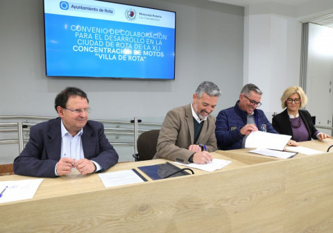 El Ayuntamiento firma con el motoclub "Los camaleones" un acuerdo de colaboraci&oacute;n para la concentraci&oacute;n de motos