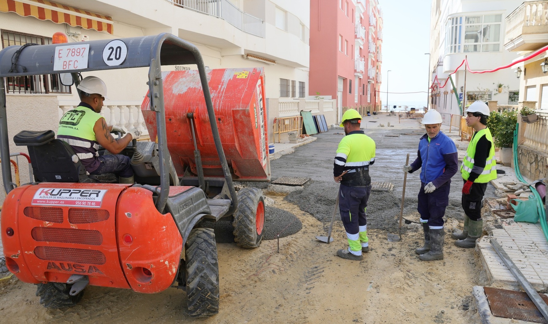 Las obras de mejora del saneamiento en calle &Eacute;cija entran en su recta final y avanza una nueva fase