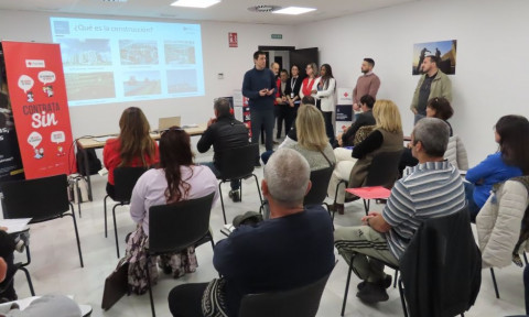 Un total de 80 desempleados participan en la jornada de Cruz Roja para buscar empleo en la construcci&oacute;n