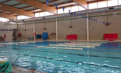 Una aver&iacute;a deja a los usuarios de la piscina municipal sin agua caliente desde hace d&iacute;as y surgen las quejas