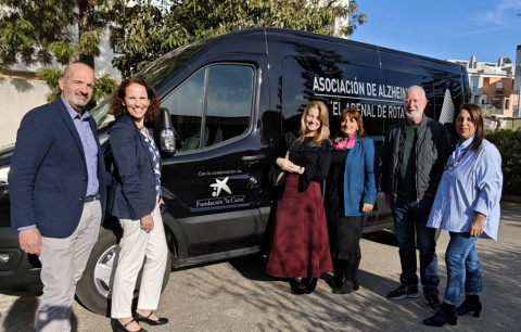 La Asociaci&oacute;n de Familiares de Alzheimer adquiere una nueva furgoneta con ayuda de la Obra Social "La Caixa"