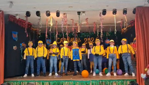 El colegio Azor&iacute;n fomenta el valor cultural del Carnaval con un Festival de Chirigotas propio