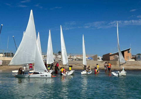 Un programa de vela ligera se suma a la oferta de la escuela municipal de vela "Theresa Zabell"