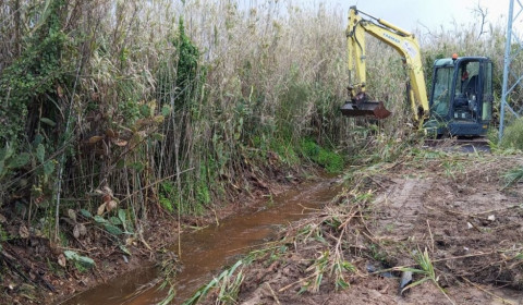 El Ayuntamiento ejecuta actuaciones de urgencia en la limpieza de cauces secundarios para prevenir inundaciones