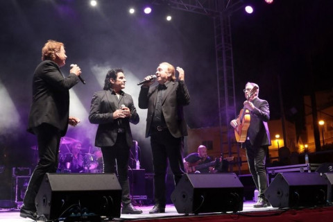 El espect&aacute;culo solidario "Va por los Ecos" consigue pr&aacute;cticamente el lleno total para sus dos sesiones