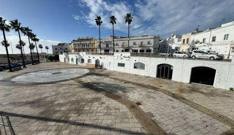 El Ayuntamiento reclama a la Junta que reabra los locales de ocio del muelle