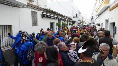 Baile de disfraces, DJ, Mejillon&aacute;, batalla de coplas y cabalgata para un fin de semana pleno de Carnaval