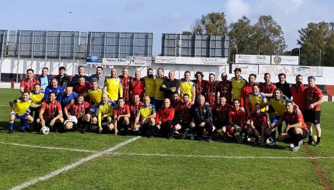 Solidaridad y casi 500 kilos de comida para C&aacute;ritas en el partido de los Veteranos de la Rote&ntilde;a y el C&aacute;diz