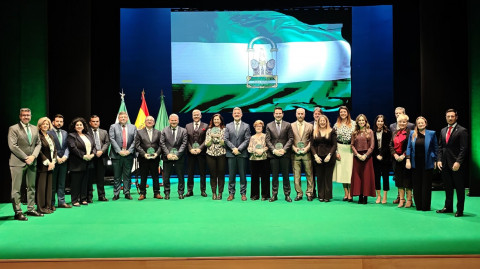 Homenaje al trabajo y a la resistencia del comercio local en la IV Gala "Lo nuestro"