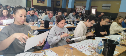 Alumnos de Hosteler&iacute;a del IES Arroyo Hondo participan en la primera cata de unas jornadas pr&aacute;cticas para su formaci&oacute;n