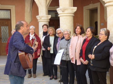 Mujeres del coro al final del acto