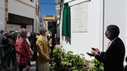 Descubrimiento del azulejo con el poema