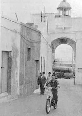 Vistas al muelle desde el arco del muelle antes de construir el nuevo edificio