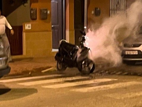 La moto empezó a arder