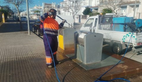 El plan especial de limpieza llega a las avenidas Ecos del Roc&iacute;o y La Pepa