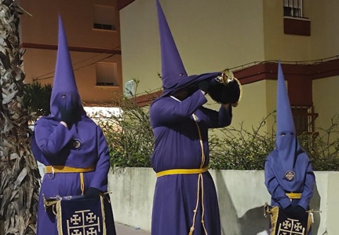 Suenan las trompetas de Jes&uacute;s por las calles de Rota