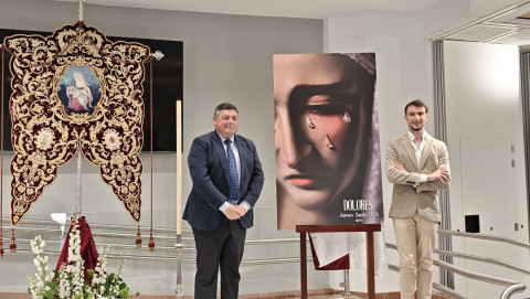 Un primer&iacute;simo plano de la virgen de los Dolores anuncia el Jueves Santo rote&ntilde;o