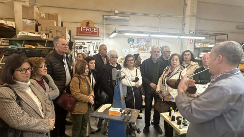 La excursi&oacute;n del Mayor para conocer Valverde del Camino cont&oacute; con m&aacute;s de un centenar de participantes