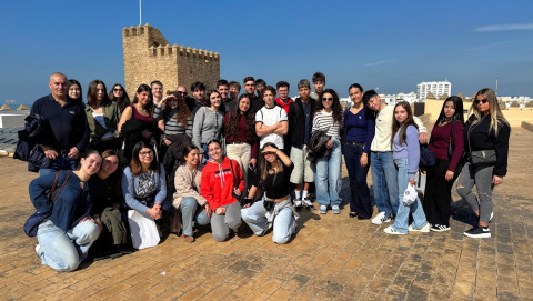 Estudiantes extranjeros participan en un intercambio en Rota con alumnos del IES Castillo de Luna