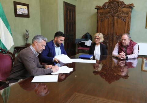 El Ayuntamiento renueva por cuatro a&ntilde;os el convenio con la Asociaci&oacute;n de Feriantes para las fiestas de Rota