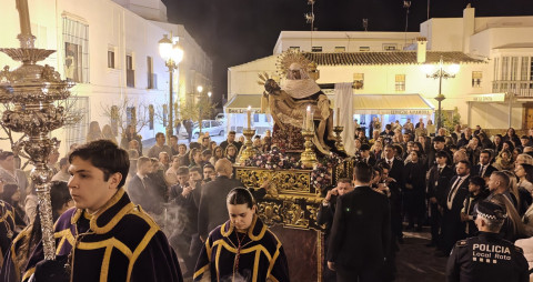 Los rote&ntilde;os acompa&ntilde;an a la virgen de los Dolores en su traslado a la parroquia de la O