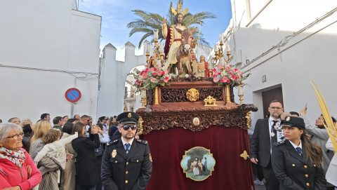 Polic&iacute;as nacionales de la Asociaci&oacute;n Santo &Aacute;ngel de Rota vuelven a escoltar los pasos en Semana Santa