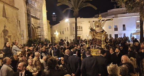 La virgen de los Dolores vuelve a su capilla tras presidir los cultos en la parroquia de la O