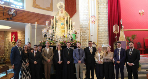El alcalde visita la Hermandad del Amor antes de iniciar su procesi&oacute;n este Lunes Santo