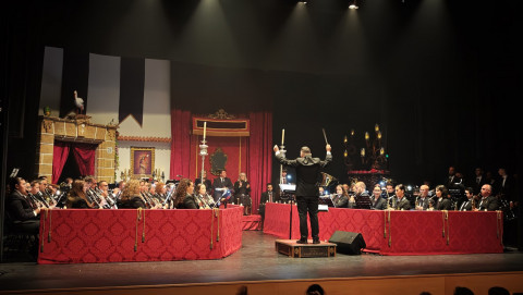 "Creo en ti" dej&oacute; una noche de m&uacute;sica cofrade y arte rote&ntilde;o con un auditorio lleno