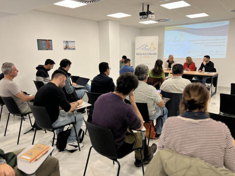 Rota acoge un taller sobre la pesca de pulpo con trampas y anzuelos en el litoral gaditano