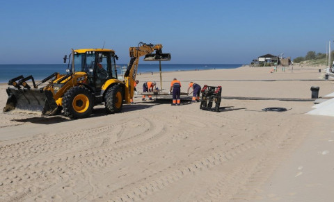 Las playas de Rota llegan a Semana Santa con los servicios de temporada media en marcha