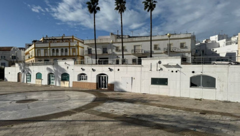 El PSOE afea al PP el voto en contra de la moci&oacute;n que ped&iacute;a a la Junta reactivar los locales del muelle