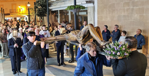 El Cristo de la Buena Muerte recorri&oacute; las calles del casco hist&oacute;rico presidiendo el viacrucis