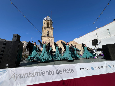 La plaza de la Merced acogi&oacute; el espect&aacute;culo "A comp&aacute;s de Andaluc&iacute;a&rdquo; con motivo del 28F