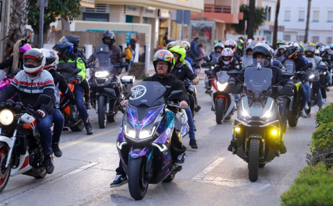 La vuelta tur&iacute;stica permiti&oacute; ver cientos de motos por las calles de Rota
