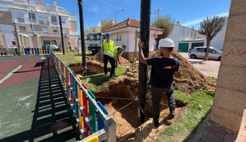El parque infantil del Bulevar Bah&iacute;a de C&aacute;diz lucir&aacute; nuevo entoldado