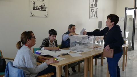 Ciudadanos ejerciendo su derecho a voto