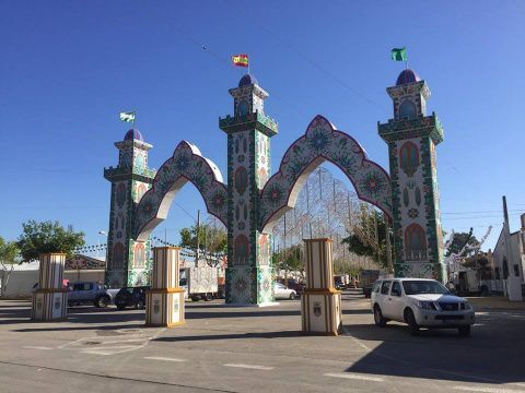 Portada de entrada al recinto ferial