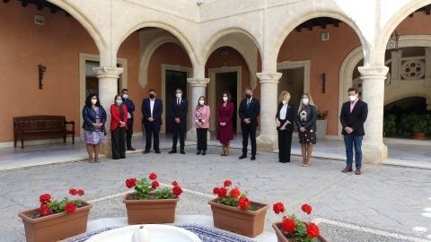 Miembros del gobierno local junto al alcalde y la ministra