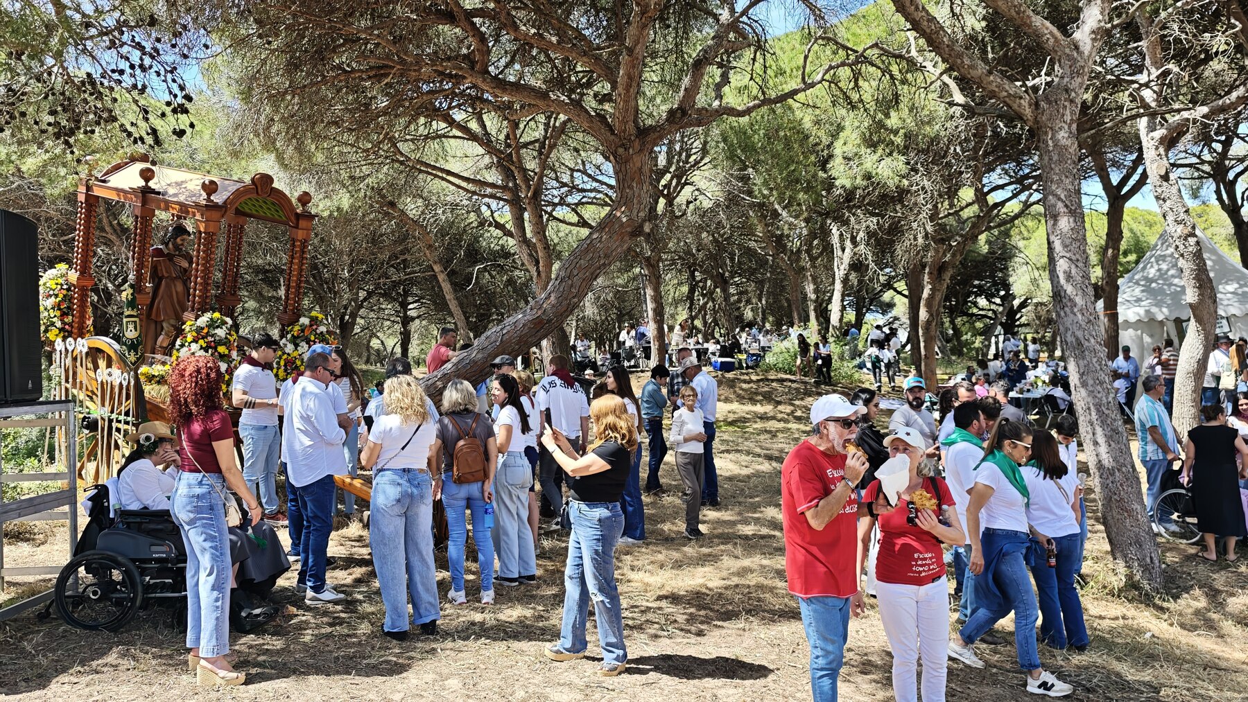 Los rote&ntilde;os celebran su romer&iacute;a de San Isidro manteniendo vivo un legado que mezcla fe y convivencia