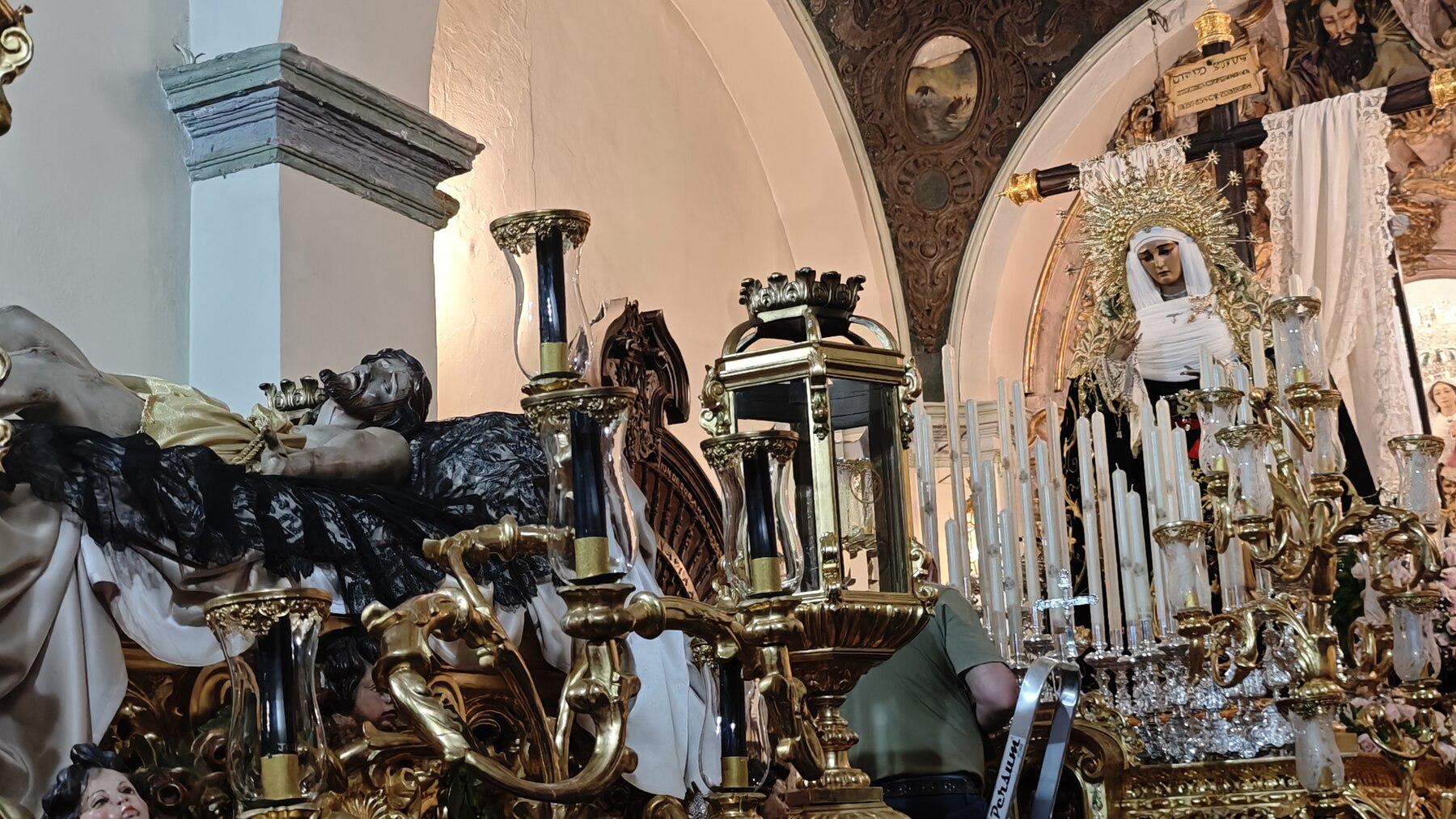 El S&aacute;bado Santo encara el final de la Semana Santa con el Santo Entierro por las calles de la villa