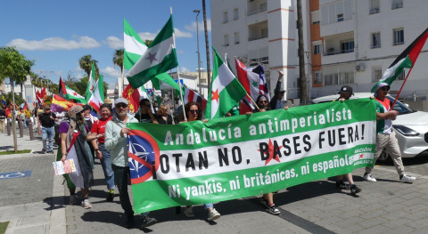 Unos 200 participantes vuelven a gritar "OTAN no, bases fuera" en la XXXVIII Marcha a Rota