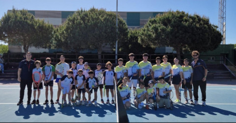 El tenis reuni&oacute; en un interclub a jugadores de Rota y Sanl&uacute;car