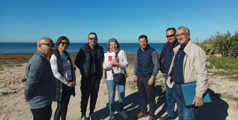 Vecinos  del "Pago Almadraba" trasladan al Ayuntamiento demandas sobre accesos a la playa, servicios b&aacute;sicos y mantenimiento