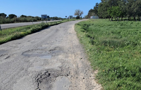 Rote&ntilde;os Unidos reclama el adecentamiento y reparaci&oacute;n de la v&iacute;a de servicio de la A-491