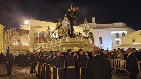 La salida del Nazareno y la Amargura da comienzo a la Madrug&aacute; rote&ntilde;a