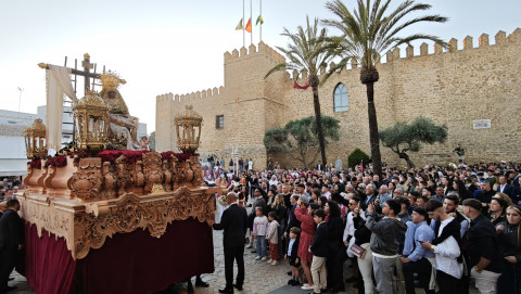 Rota vivi&oacute; un Jueves Santo hist&oacute;rico con el nuevo paso de Los Dolores en la calle